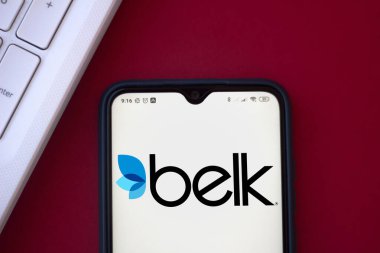 1 Ağustos 2020, Brezilya. Bu resimde Belk logosu akıllı telefondan gösteriliyor.