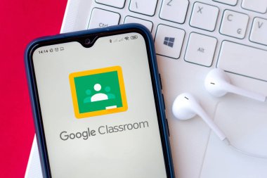 17 Ağustos 2020, Brezilya. Bu resimde Google Sınıfı uygulama logosu bir akıllı telefonda görüntülenir