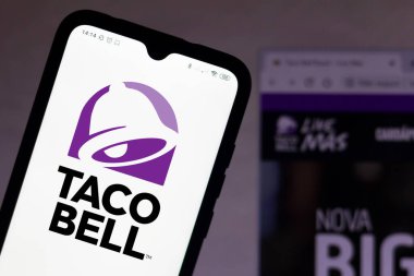 24 Ağustos 2020, Brezilya. Bu resimde Taco Bell logosu bir akıllı telefonda sergileniyor.