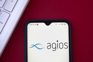 26 Ağustos 2020, Brezilya. Bu resimde Agios Eczacılık logosu bir akıllı telefonda sergileniyor.