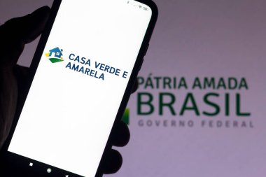 1 Eylül 2020, Brezilya. Bu resimde akıllı telefondan gösterilen Casa Verde ve Amarela logosu gösterilir.