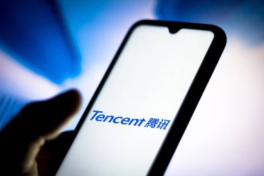 7 Eylül 2020, Brezilya. Bu resimde Tencent logosu akıllı telefondan gösteriliyor.