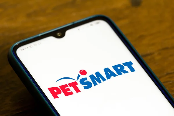 2020年9月7日 ブラジル この写真はスマートフォンに表示されているPetsmartのロゴです — ストック写真