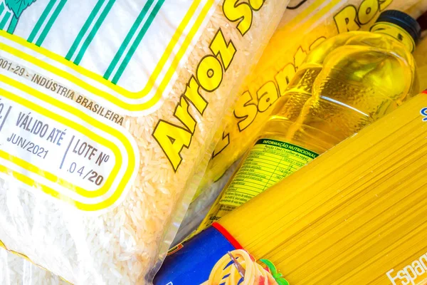 September 2020 Brasilien Förpackning Med Ris Pasta Bönor Och Liter — Stockfoto