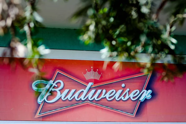 Сентября 2020 Года Бразилия Логотип Budweiser Одном Своих Баров Дорадосе — стоковое фото