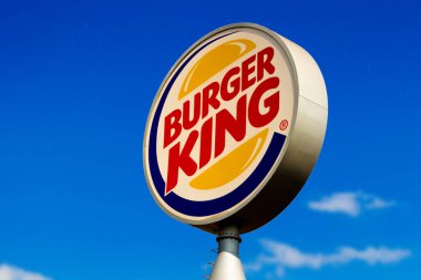 11 Eylül 2020, Brezilya. Burger King 'in logosu Dourados, Mato Grosso do Sul, Brezilya' daki mağazalarından birinde.