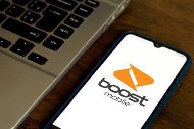 16 Eylül 2020, Brezilya. Bu resimde, Yükseltici Mobil logosu bir akıllı telefonda görüntülendi