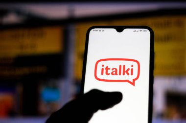 17 Eylül 2020, Brezilya. Bu resimde italki logosu akıllı bir telefondan gösteriliyor.