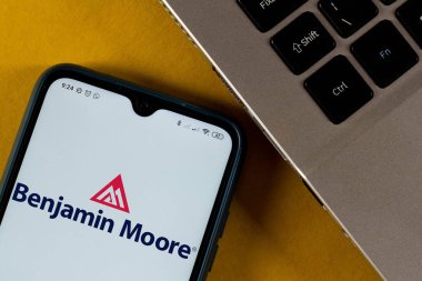 23 Eylül 2020, Brezilya. Bu resimde Benjamin Moore 'un logosu bir akıllı telefondan gösteriliyor.