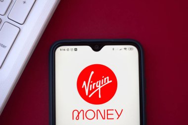 23 Eylül 2020, Brezilya. Bu resimde Virgin Money logosu akıllı telefondan gösteriliyor.
