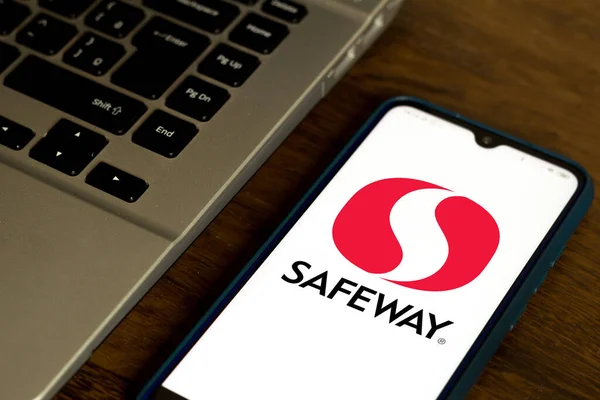 Сентября 2020 Года Бразилия Этой Иллюстрации Логотип Safeway Показан Смартфоне — стоковое фото
