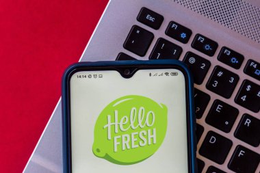 23 Eylül 2020, Brezilya. Bu resimde HelloFresh logosu akıllı telefondan gösteriliyor.