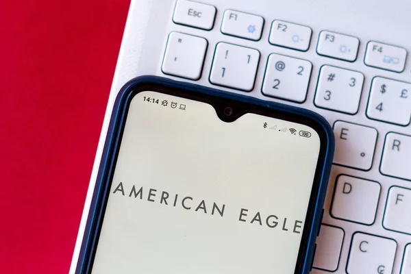2020年9月30日 ブラジル この写真のイラストでは スマートフォンに表示されているAmerican Eagle Outfittersのロゴ — ストック写真