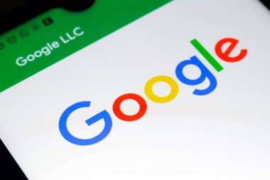 9 Ekim 2020, Brezilya. Bu resimde Google LLC logosu bir akıllı telefonda görüntülenir