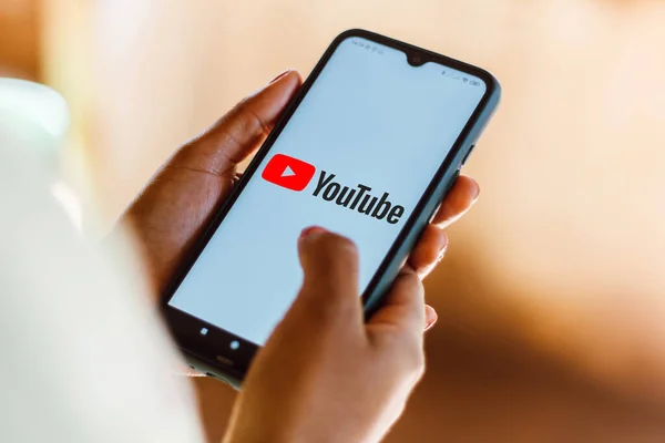 October 2020 Brazil Photo Illustration Youtube Logo Seen Displayed Smartphone — Stock Photo, Image