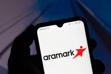 11 Ekim 2020, Brezilya. Bu resimde Aramark Şirketi 'nin logosu akıllı telefondan gösteriliyor.