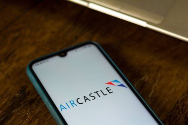 14 Ekim 2020, Brezilya. Bu resimde Aircastle Limited logosu akıllı telefondan gösteriliyor.