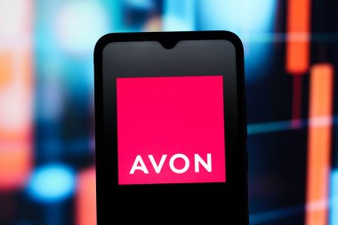Bu resimde, Avon logosu akıllı telefon ekranında görüntülenir