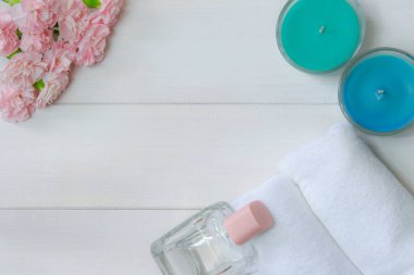 Ahşap arka planda güzel bir spa kompozisyonu