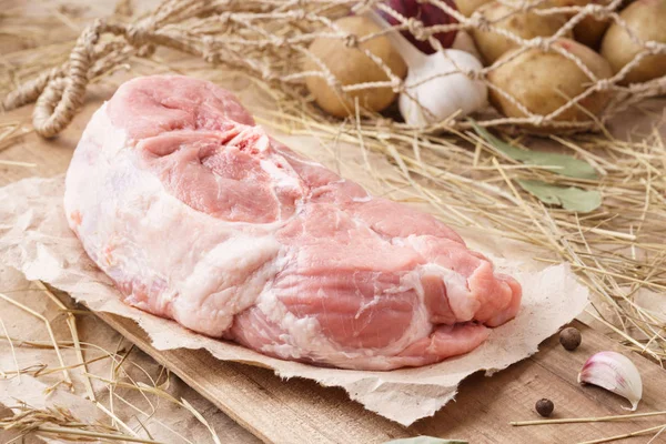 Raw pork meat - ham or hock. Fresh meat and ingredients. — Stock Photo, Image