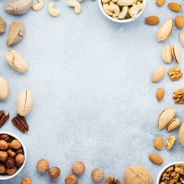 Çerçeve farklı ham fındık yaptı. Arka plan kopya alanı ile.