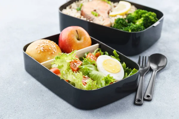 Various lunch boxes with healthy food and ingredients. — Stock Photo, Image