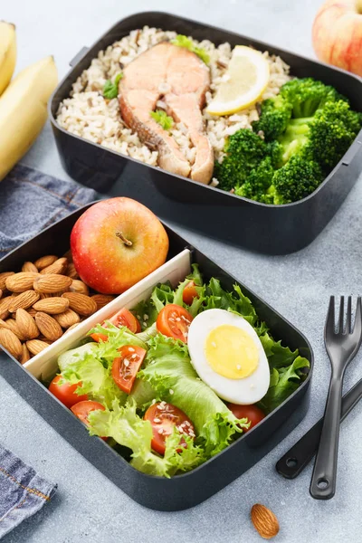 Healthy and nutritious lunch or snack boxes with food. — Stock Photo, Image