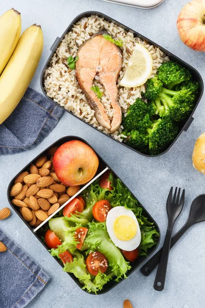 Lunch boxen met Food Ready to go voor werk of school. — Stockfoto