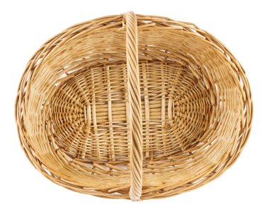 Boş hasır piknik sepeti. Beyaz üzerinde izole.