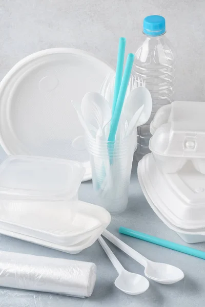 Set of white plastic disposable tableware and packaging. — Stock Photo, Image