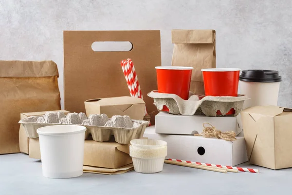 Különböző környezetbarát csomagolás, edény-és étkészlet. — Stock Fotó
