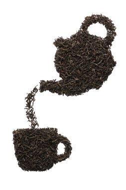 Çaydanlık bir bardağa çay döküyor. Kuru siyah çaydan yapılmış siluet.