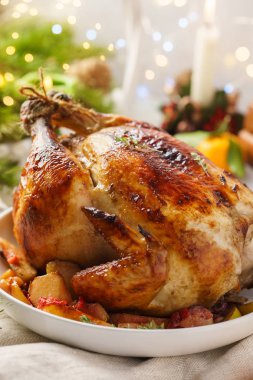 Ev yapımı kavrulmuş Noel günü hindi veya tavuk.