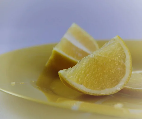 Amarillo Limón Cortado Rodajas — Foto de Stock