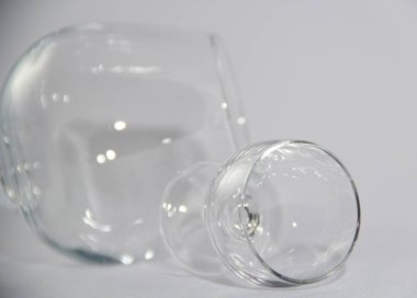 boş bardak bardak beyaz arka plan üzerinde