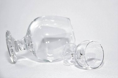 boş bardak bardak beyaz arka plan üzerinde