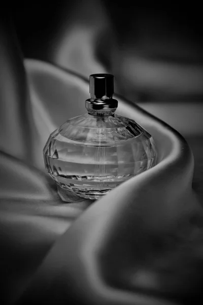 Женские Духи Стеклянной Бутылке — стоковое фото