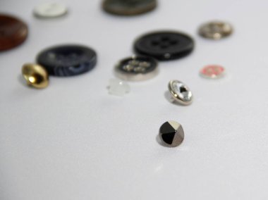 Giyim için çeşitli düğmeler