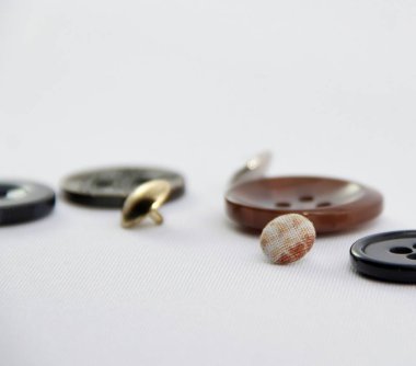 Giyim için çeşitli düğmeler