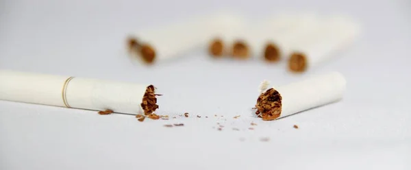 Сигареты Белом Фоне — стоковое фото