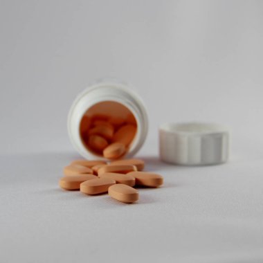 kapsayıcısında turuncu hapları