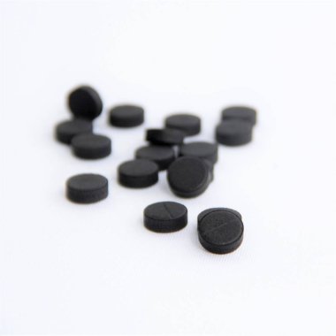 beyaz arkaplanda haplar