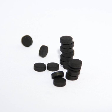 beyaz arkaplanda haplar