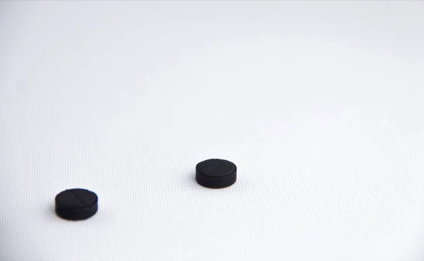 beyaz arkaplanda haplar