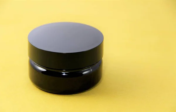 siyah sofra kozmetikler için