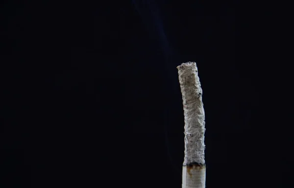 Cigarrillos Humo Sobre Fondo Negro — Foto de Stock