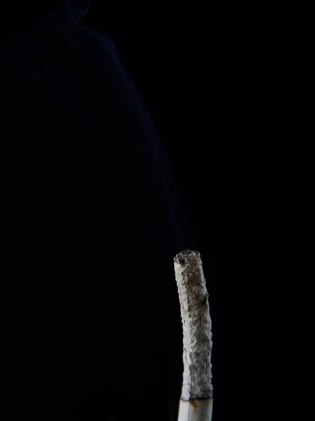 Kouření Cigaret Černém Pozadí — Stock fotografie