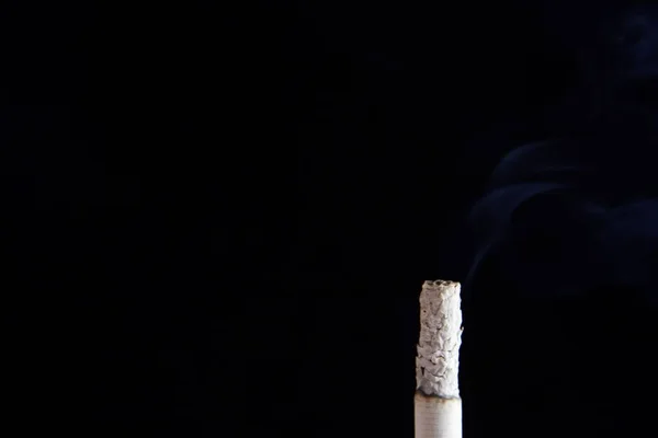 Kouření Cigaret Černém Pozadí — Stock fotografie