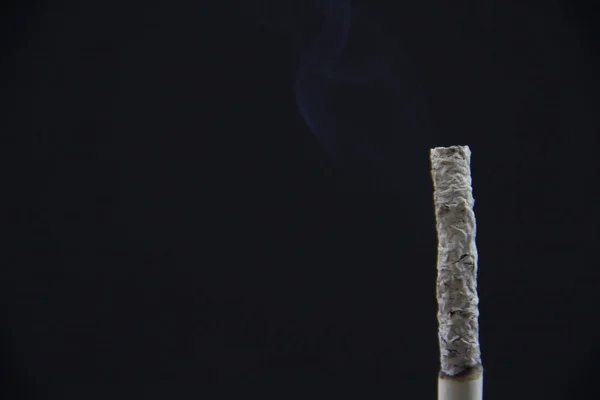 Rök Cigaretter Svart Bakgrund — Stockfoto