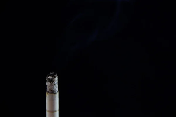Cigarrillos Humo Sobre Fondo Negro — Foto de Stock